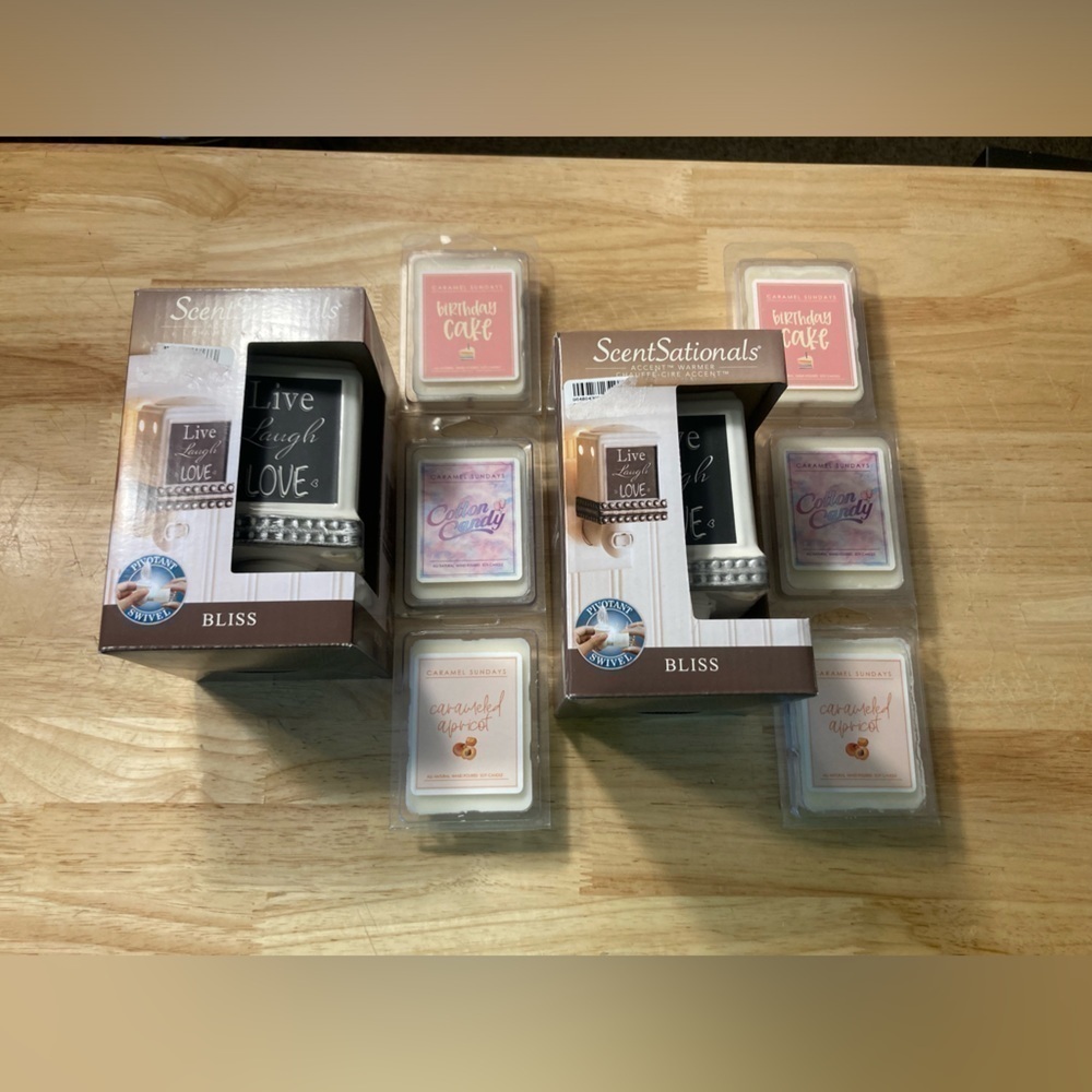 Scentsationals bliss wax melts plug ins - has live , laugh , love design. NWT
